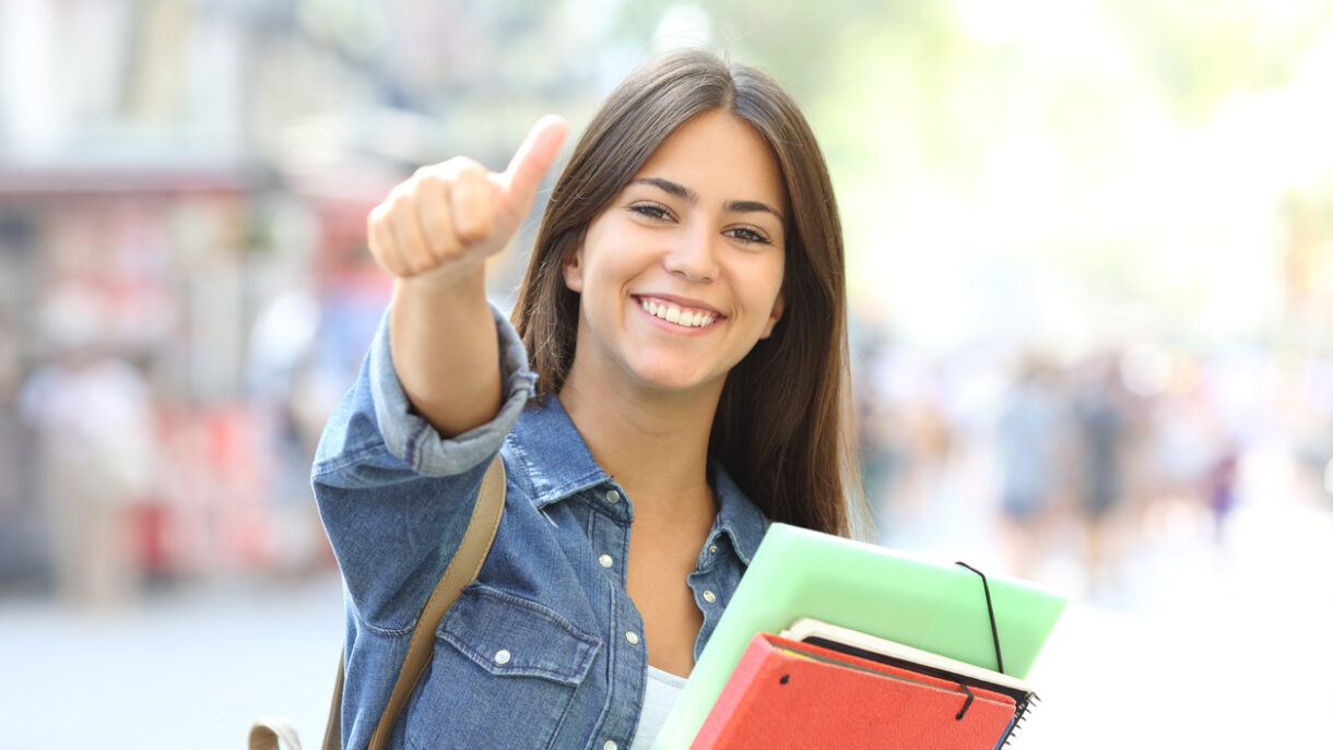 Jak połączyć studia stacjonarne z pracą za granicą?